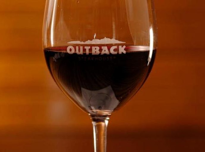 Outback oferece vinho com preço especial