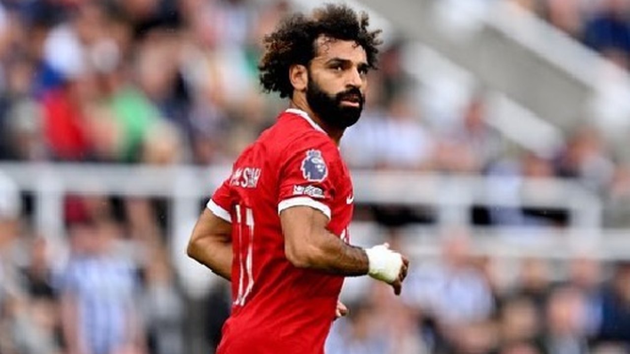 Al-Ittihad planeja oferecer R$ 790 milhões ao Liverpool por Salah, diz emissora