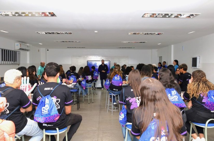 Giro Cesmac aproxima alunos do Ensino Médio da realidade universitária