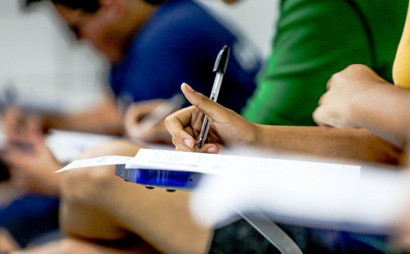 Recife lança concurso público com 1.000 vagas para professores