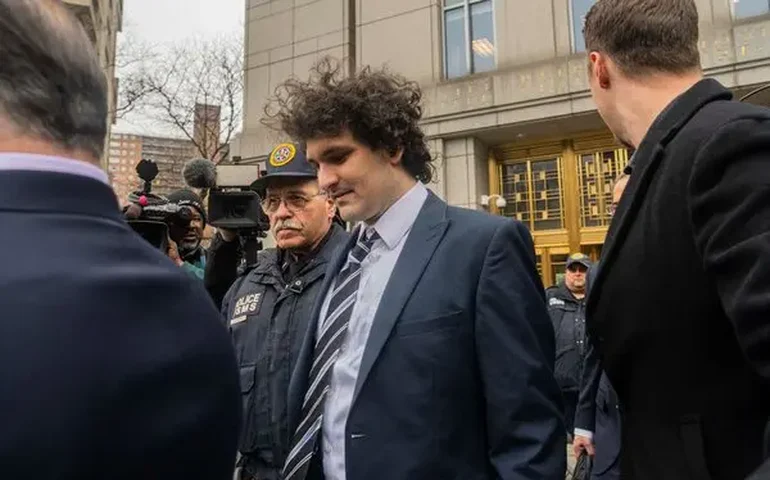 Sam Bankman-Fried, fundador da FTX, é condenado por fraude e pode pegar 110 anos de prisão