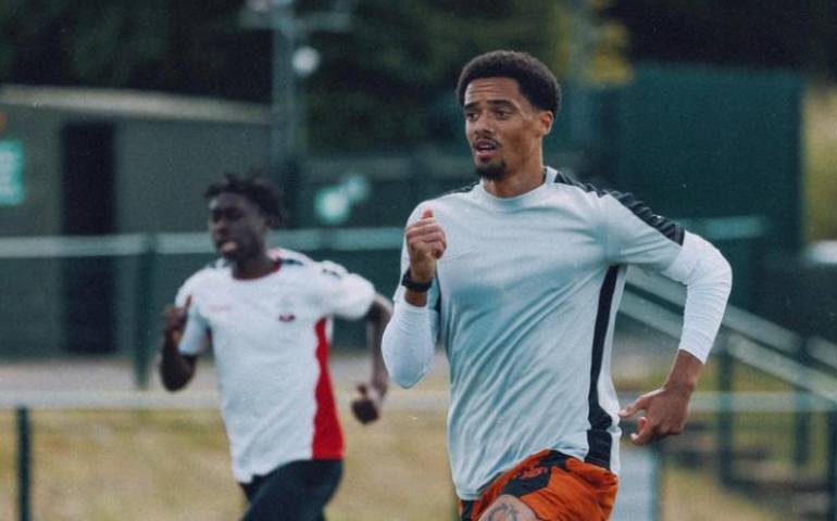 Jamal Lewis chega ao Brasil para reforçar a lateral esquerda do São Paulo