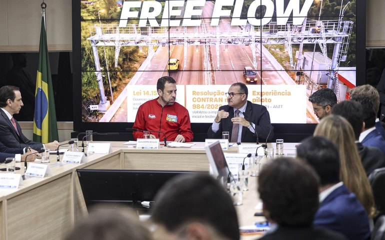 Governo suspende 3,5 milhões de multas por não pagar pedágio