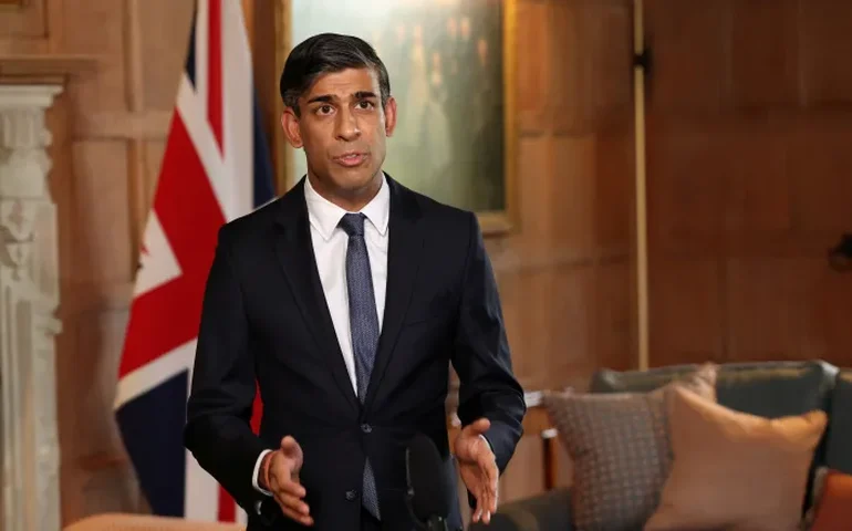 Novo primeiro-ministro britânico anuncia fim de plano de expulsar migrantes para Ruanda