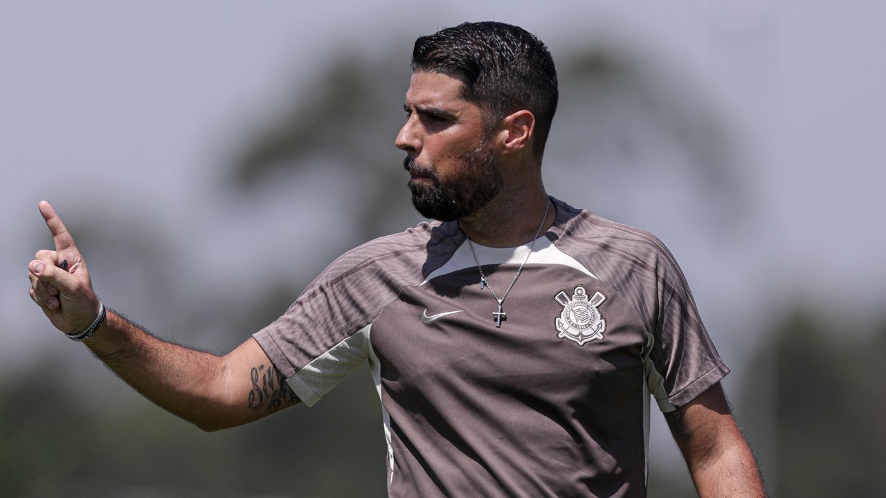 Corinthians registra António Oliveira a quatro segundos de fechamento do BID