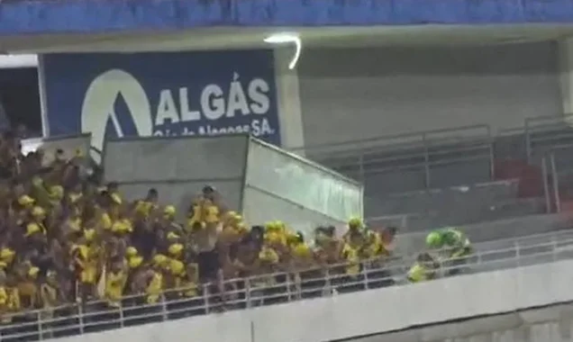 Tumulto após CRB x Sport teve barreiras derrubadas e intervenção da Polícia Militar no Estádio Rei Pelé. - Foto: Reprodução