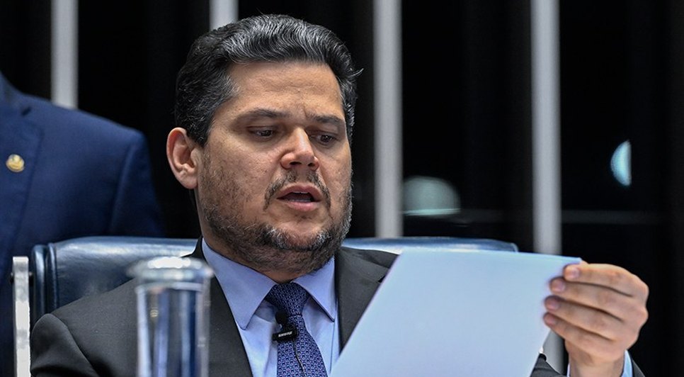 Presidente do Senado recebeu requerimento de urgência e informou que consultará parlamentares sobre a pauta / Foto: Carlos Moura/Agência Senado