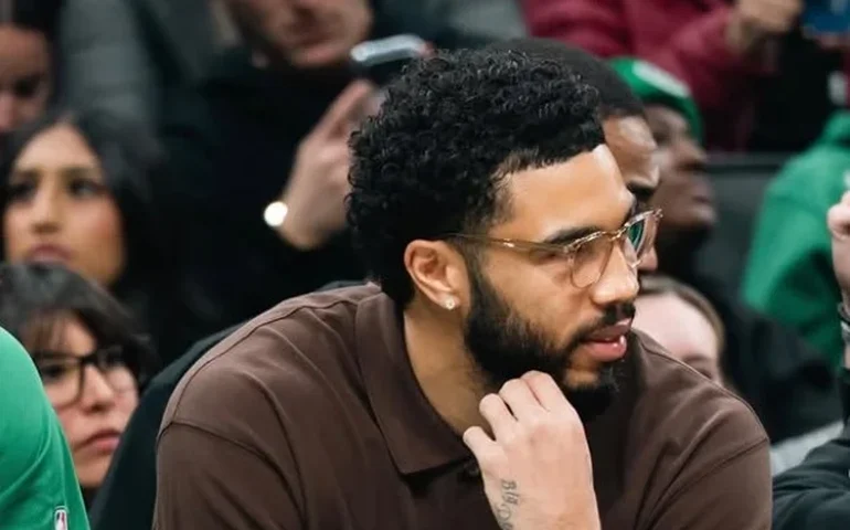 Tatum volta após lesão em vitória dos Celtics; Doncic faz 44 e lidera triunfo dos Lakers na NBA