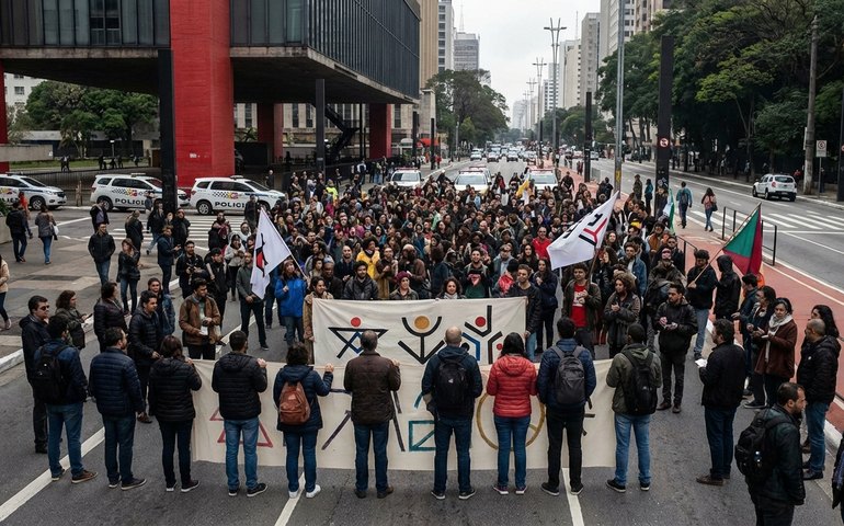 Ato na Paulista reúne manifestantes contra anistia e projeto da 'dosimetria'