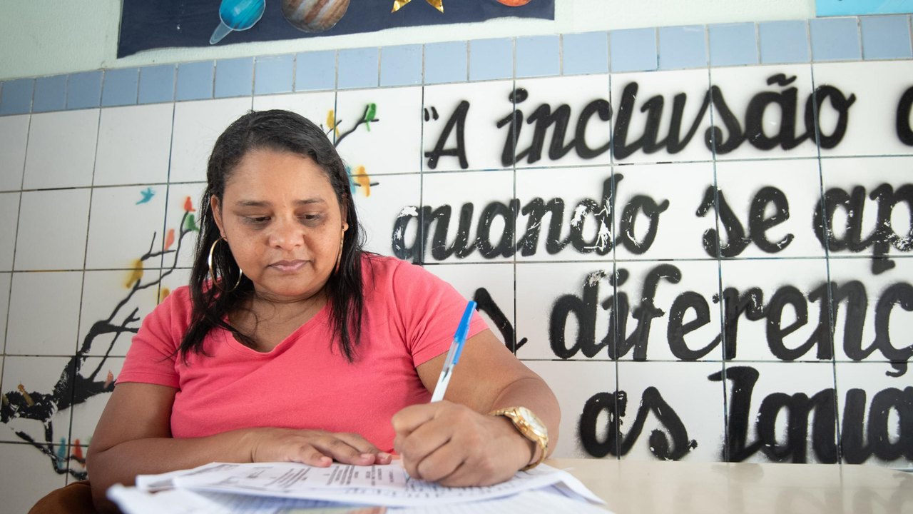 Secretaria de Educação oferta 300 vagas em curso gratuito de Libras