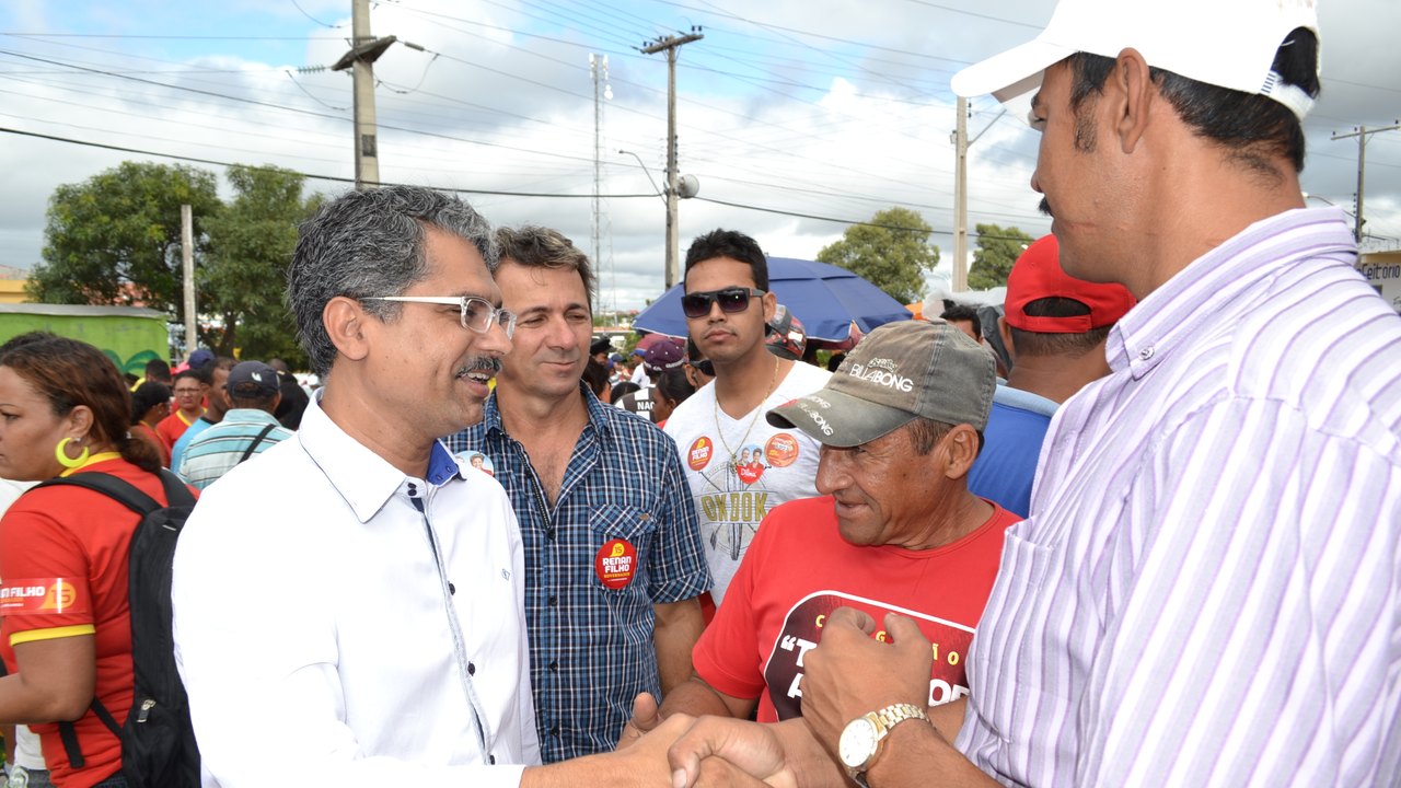 Professor Edvaldo intensifica campanha em Delmiro e região