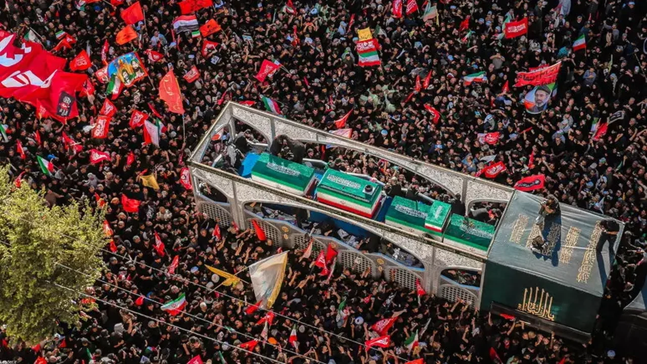 Irã sepulta Khamenei em meio a ataques dos Estados Unidos