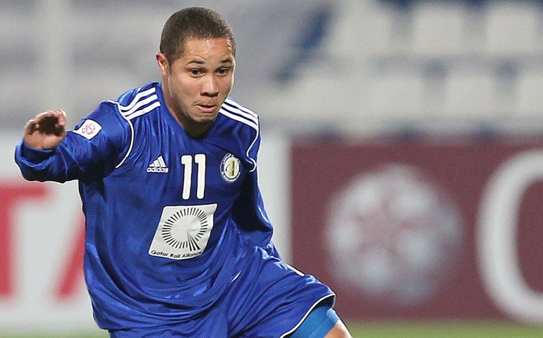 Ex-jogador do CSA impede fuga de assaltante com voadora em Santos