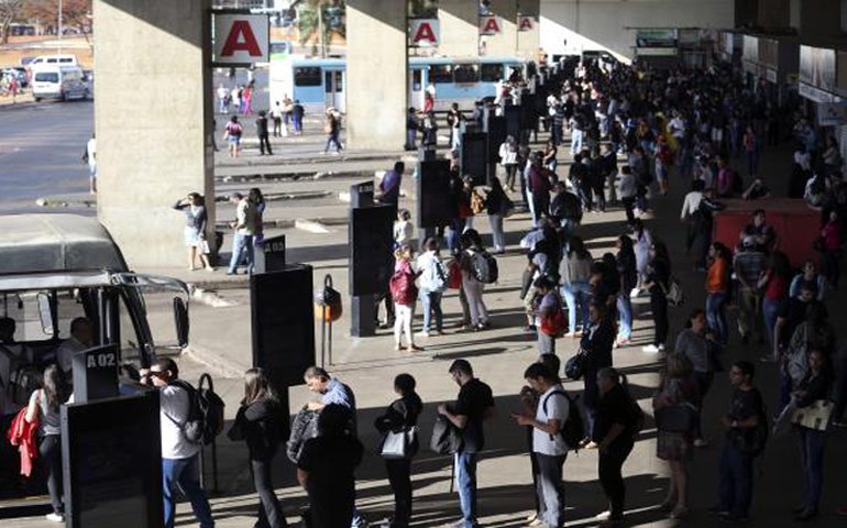 IBGE diz que Brasil já tem mais de 207 milhões de habitantes
