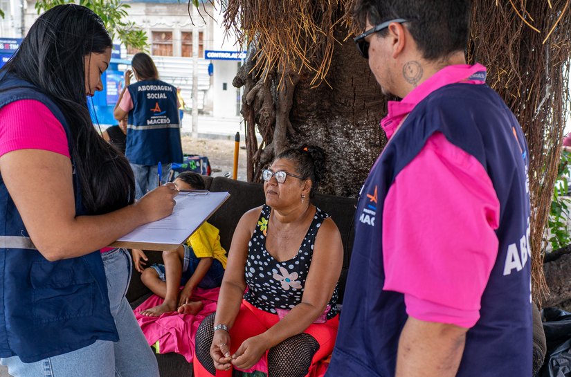 Abordagem Social leva acolhimento, informação e cuidados a mulheres em  vulnerabilidade social