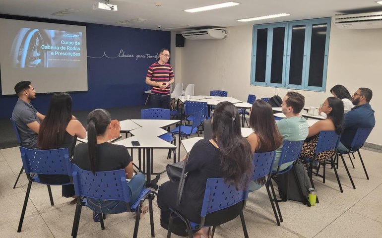 Saúde de Maceió promove curso sobre prescrição de meios auxiliares de locomoção fornecida pelo SUS