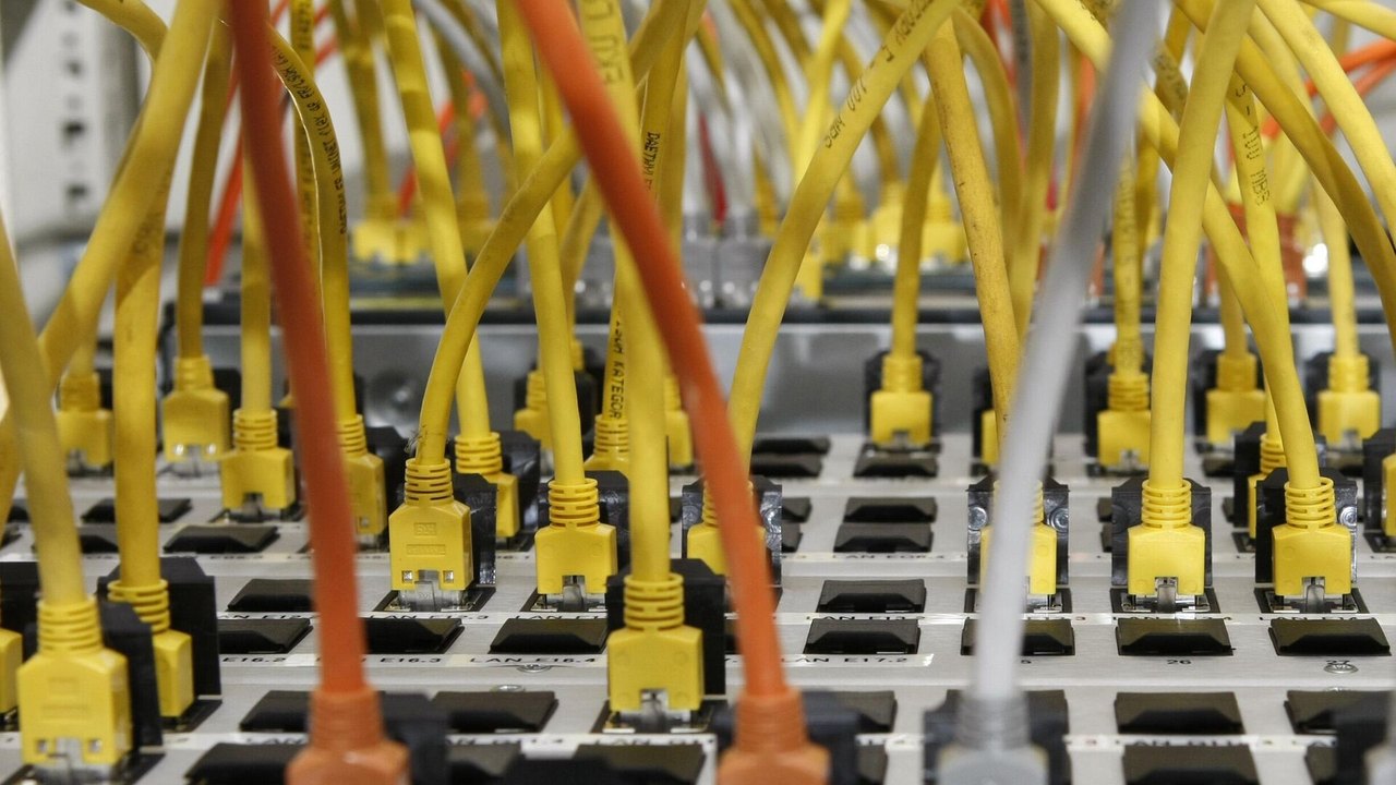 Internet de alta velocidade chega a 93% dos domicílios brasileiros; cobertura cresce 63% em dez anos