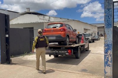 DMTT recupera carro roubado após denúncia
