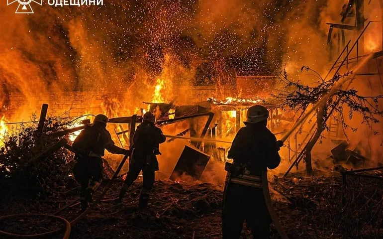 Outra instalação petrolífera russa pega fogo depois de Zelenskyy elogiar o alcance dos drones da Ucrânia.