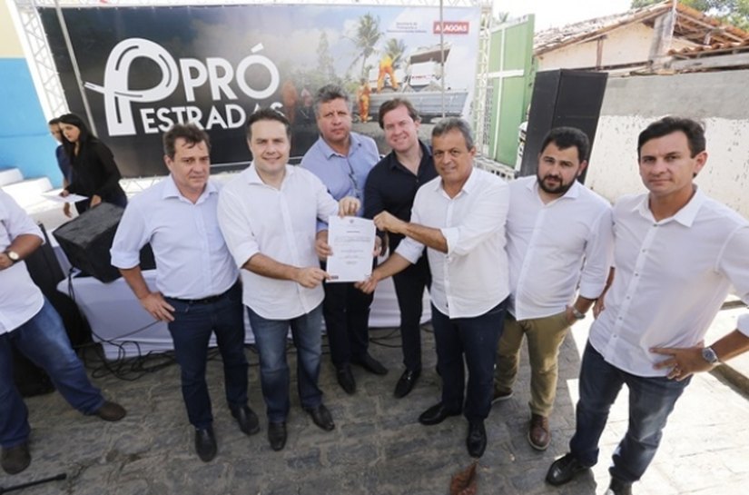 Pavimentação de vias garante a mobilidade urbana em Penedo