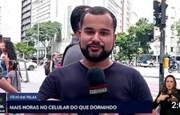 Pesquisa revela que brasileiro passa mais tempo no celular do que dormindo
