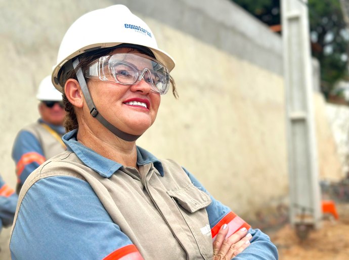 De Juazeiro a Alagoas: Conheça a história de superação, coragem e dedicação da eletricista Ivanilda Fidelis