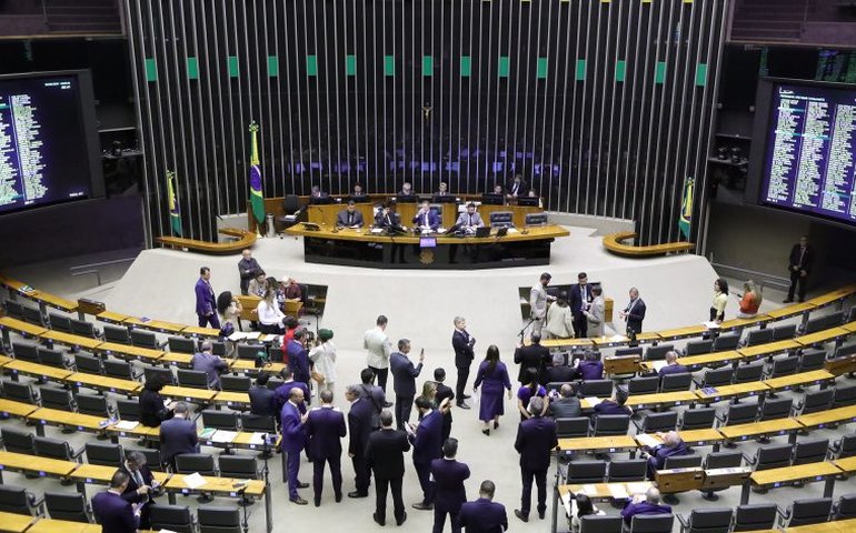 Plenário debate projeto que regulamenta a atuação das cooperativas de seguros; acompanhe