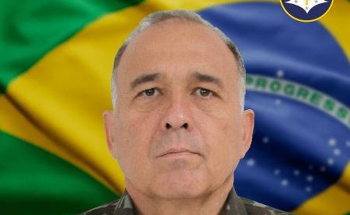 Exército dispensa comandante do DF Exército dispensa comandante do DF