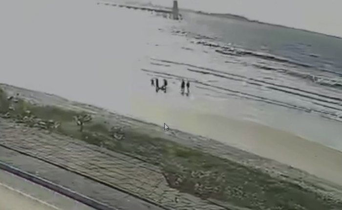 Corpo de homem é encontrado por populares na faixa de areia da Praia do Sobral