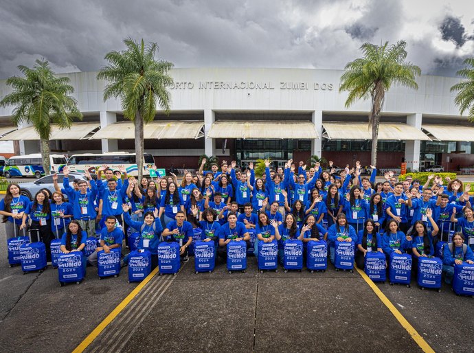 Alunos do Daqui Pro Mundo embarcam para intercâmbio após cerimônia de despedida nesta quinta
