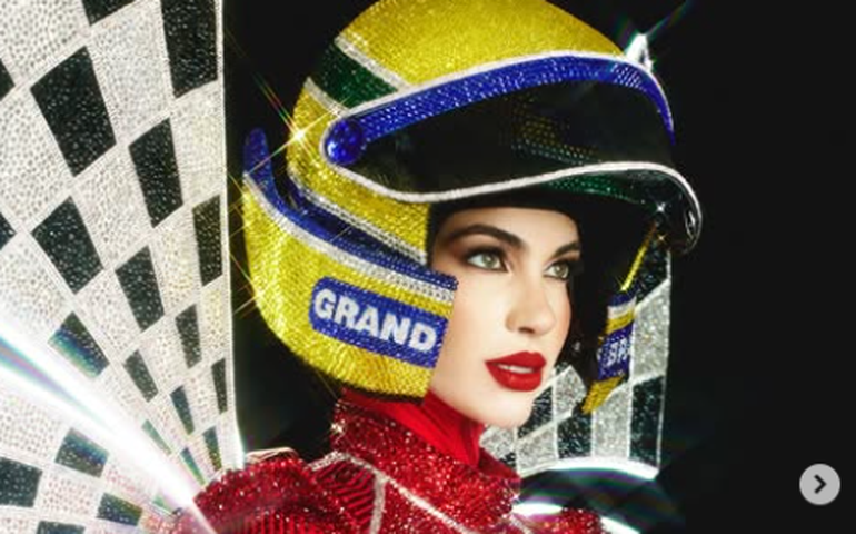 Brasileira vence etapa de concurso de Miss vestida como Ayrton Senna
