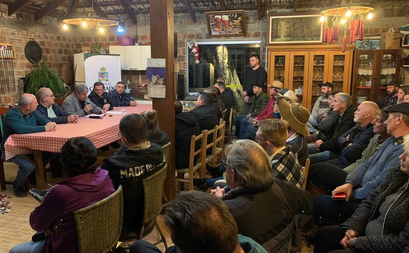 Prefeito assina contrato para 4,5 quilômetros de pavimentação na Linha Ávila Alta