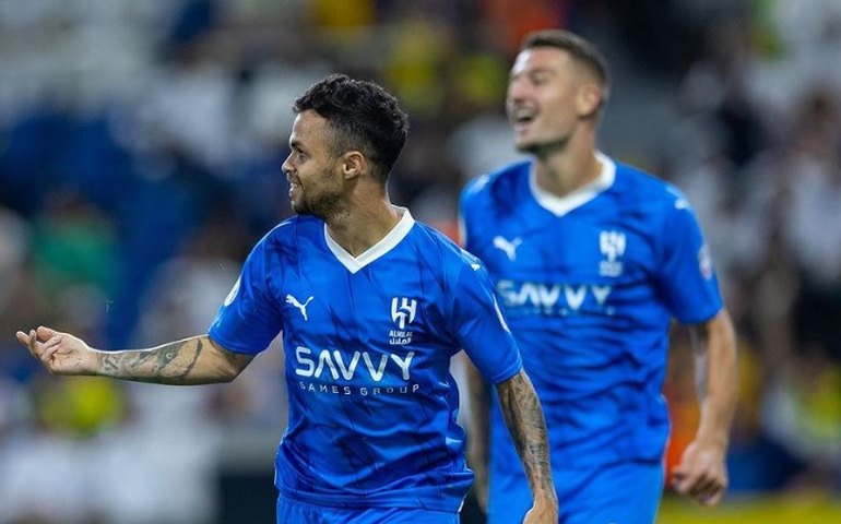 Ainda sem Neymar, Al-Hilal goleia pelo Saudita com hat-trick do brasileiro Malcom
