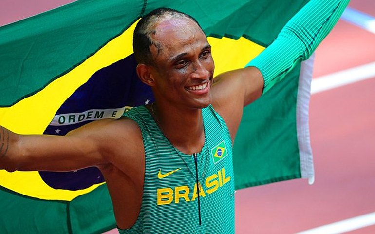 Alison dos Santos vence final dos 400m com barreira e é campeão da Diamond League