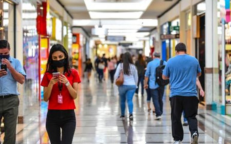 Comércio de rua deve reabrir na quarta-feira em SP; shoppings abrem na quinta