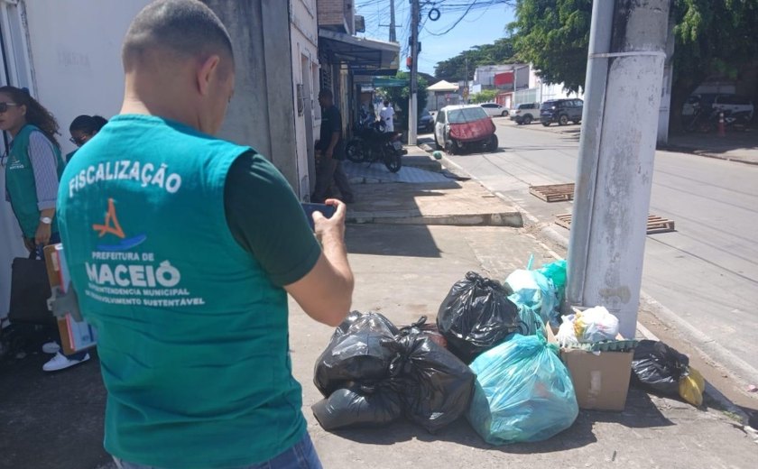 Fiscalização em Jaraguá e Pajuçara orienta comerciantes sobre descarte correto de lixo
