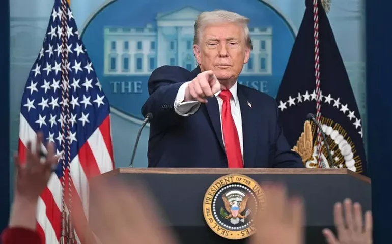 Em balanço do mandato, Trump critica Otan e celebra ação na Venezuela