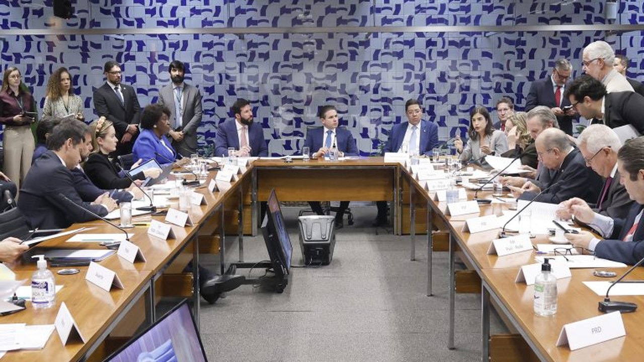 Líderes partidários definem na terça-feira projetos que serão analisados pelo Plenário