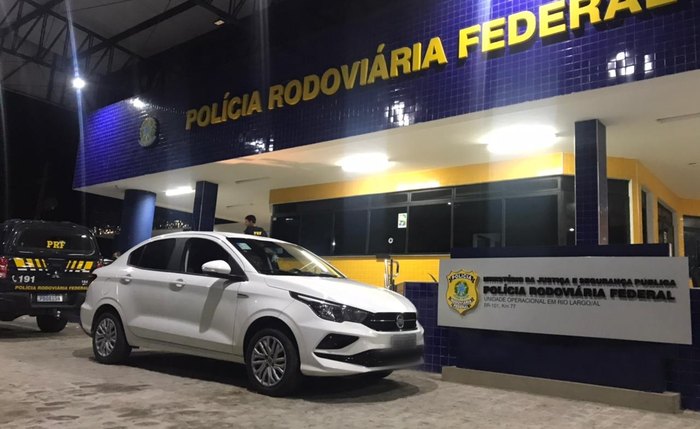 Os envolvidos tentaram trazer um veículo roubado em Recife/PE para a cidade de Maceió