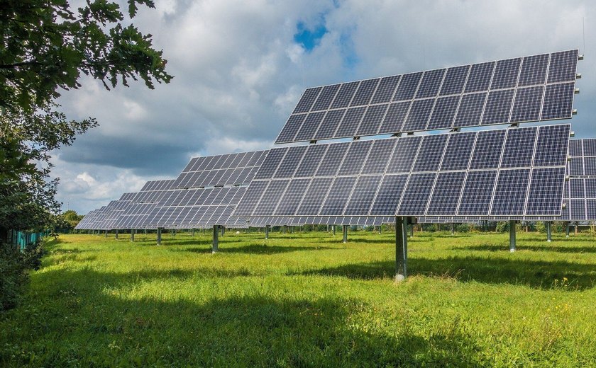 Egito inaugura usina solar para combater escassez energética e impulsionar energia renovável