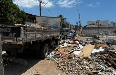 Operação Cidade Limpa coíbe descarte irregular de entulhos no Prado