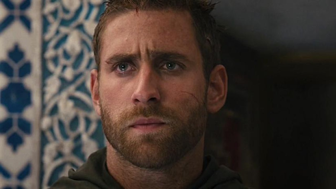 “É terapêutico interpretar gente cheia de falhas”, diz Jackson-Cohen
