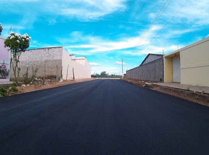 Prefeitura de Arapiraca asfalta novas ruas do bairro Cavaco
