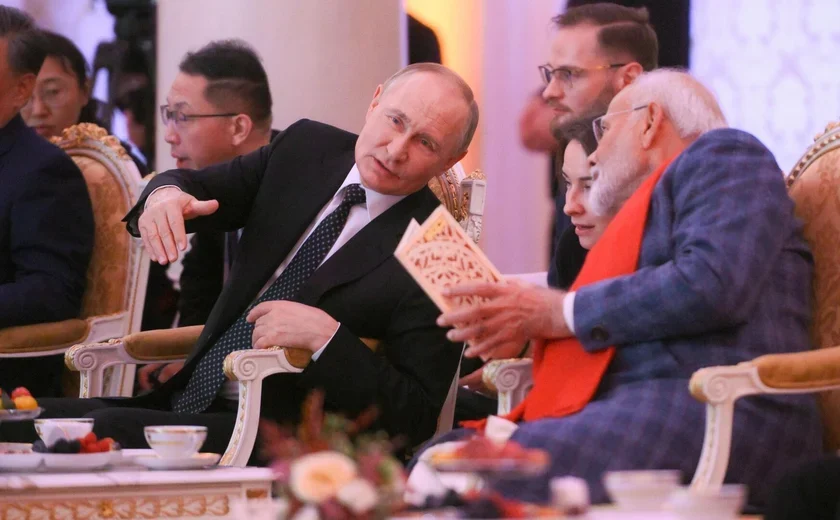 Modi e Putin afirmam laços estreitos enquanto EUA pressionam Índia por compra de petróleo russo
