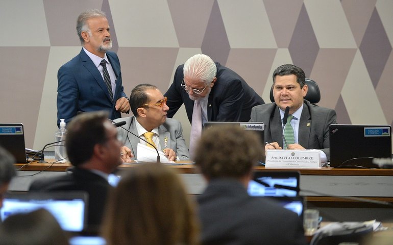 CCJ da Câmara cancela reunião desta quarta