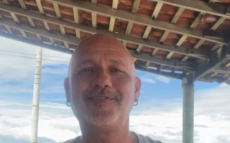 Da criação das filhas à cremação do pai, ex-Balão Mágico Mike Biggs fala sobre vida na Inglaterra e retorno ao Brasil após 20 anos