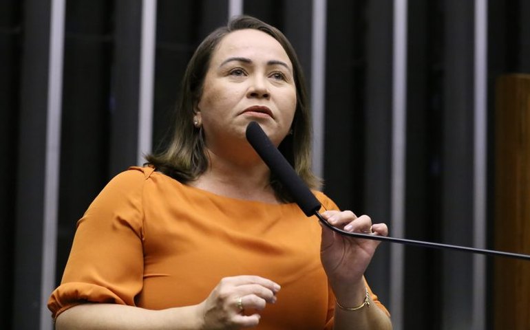 Comissão aprova obrigação de hospitais providenciarem acompanhante para pessoa com deficiência