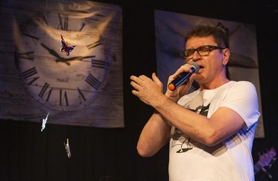 Marcos Farias lança terceiro álbum com músicas inéditas no Teatro Deodoro