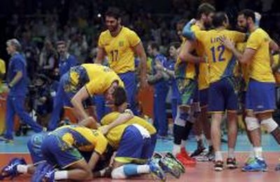 Brasil vence Rússia e garante vaga na final no vôlei masculino