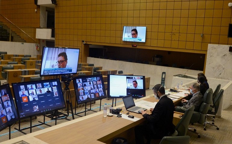 Alesp analisa projeto que veta propaganda LGBT